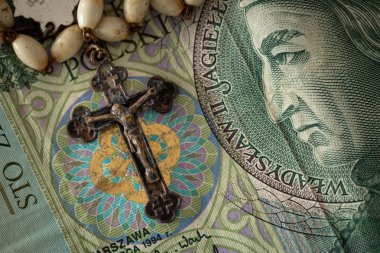 Katolik para bir arka plan üzerinde çapraz / kavram