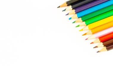 metin için beyaz arka plan/boş alan üzerinde renkli kalemler