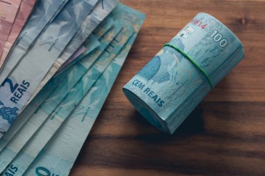 Brezilya parası, 100 reais mezhepleri