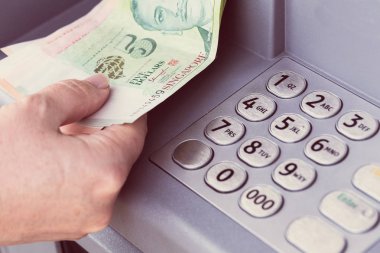 Singapur doları bir Atm'den çekildi