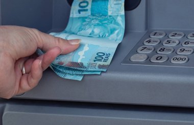 Bir Atm'den çekilen Brezilya parası