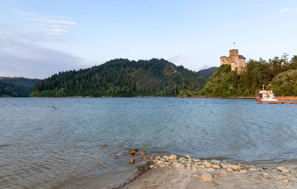 Gölde Batan Güneş Niedzica Kalesi Manzara — Stok fotoğraf