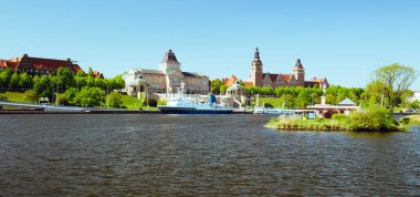 Szczecin, kentin tarihi bölümünün sahil manzarası