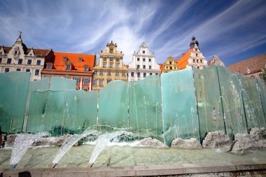 Wroclaw. Şehir çeşmesi olan eski şehir