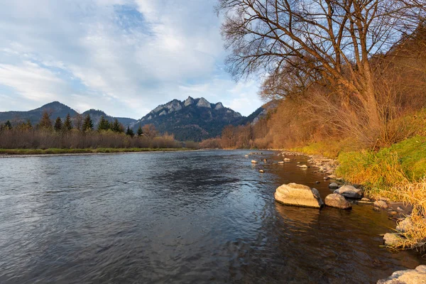 Dağ Manzarası Sonbahar Pieniny Dunajec Nehrinde Kron Peak — Stok fotoğraf