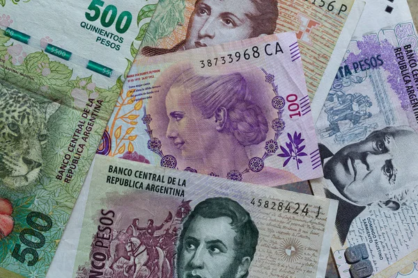 Argentyńskie Pieniądze Banknoty Różnych Nominacjach Osłabienie Rzeczywistości Kryzys Państwowy Koncepcja — Zdjęcie stockowe