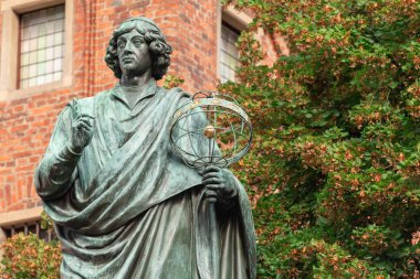Polonya'da Torun Nicolaus Copernicus tarihi anıt. Ağustos 2019