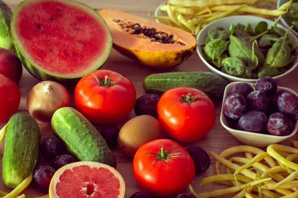 Dieta Saudável Mesa Cozinha Cheia Frutas Legumes — Fotografia de Stock