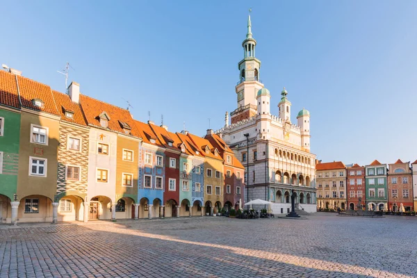 Poznan Puolassa Vanhankaupungin Aukio Kesäpäivänä — kuvapankkivalokuva
