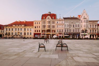 Bydgoszcz. Kuyavian - Polonya Pomeranian Voyvodship. Eski Şehir Meydanı'nda tarihi şehir mimarisi. Ağustos 2019