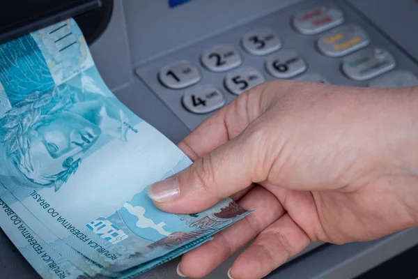 Brazylijskie Pieniądze Wycofane Bankomatu — Zdjęcie stockowe