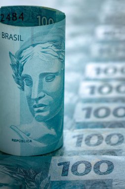 Brezilya parası, yüz Reais banknotu.