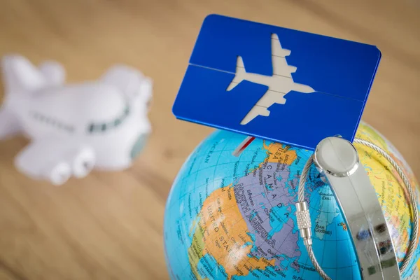 Globus Mit Gepäckaufhänger Konzept Für Weltreisen — Stockfoto