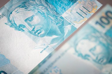 Brezilya parası, kağıt banknotlar 100 Reais 'in en yüksek değeri.