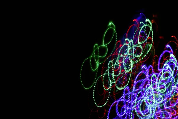 黑色背景上模糊的霓虹灯图案 抽象速度运动 灯光的故意运动模糊 抽象五颜六色的背景 — 图库照片