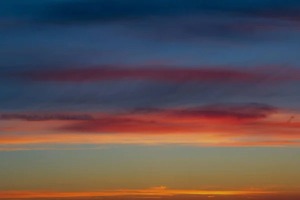 Μια Όμορφη Sunset Shot Από Ένα Εντυπωσιακό Ηλιοβασίλεμα Δραματικό Ουρανό — Φωτογραφία Αρχείου