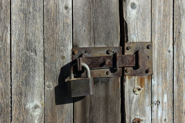 Alter Holzzaun Nahaufnahme Einer Holzwand Eisenschloss Holztür — Stockfoto