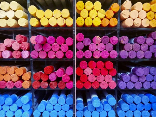 Потерять Выстрел Ассортимента Цветных Карандашей Предпосылки Контекст Colorful Pencils Shop — стоковое фото