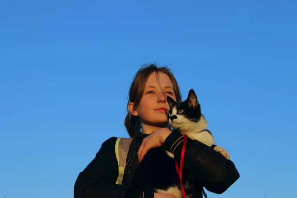 Smokin Kedi Tutan Genç Genç Kız Sahibi Pet Çocuklar Hayvanlar — Stok fotoğraf