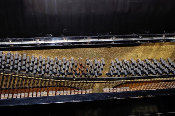 Recortado Shot Piano Mecánica Oculta Compleja Dentro Piano Cuerdas Piano —  Fotos de Stock