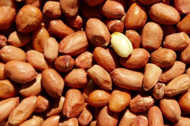 Yer fıstığı arka planı. Kırpılmış fıstık. Sağlıklı gıda arka plan. 