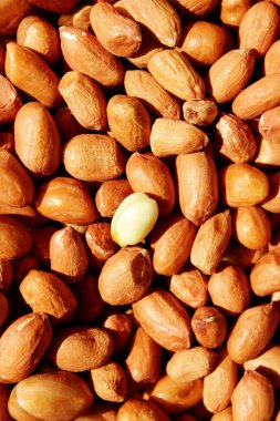 Yer fıstığı arka planı. Kırpılmış fıstık. Sağlıklı gıda arka plan. 