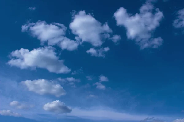 Witte Wolken Blauwe Lucht Mooie Hemel Achtergrond Vrijheid Natuur Landschaps — Stockfoto