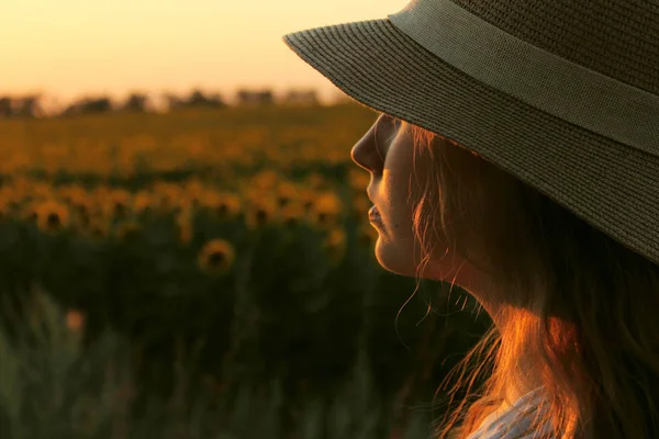 Prise Vue Une Fille Plein Air Les Gens Concept Voyage — Photo