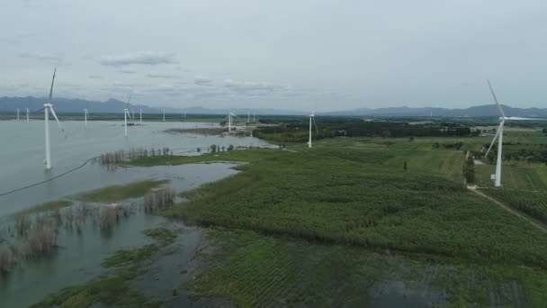 中国での代替エネルギーの開発 風タービン公園は北京の近くにあります — ストック動画