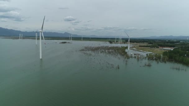 Развитие Альтернативной Энергетики Китае Парк Ветряных Турбин Расположен Недалеко Пекина — стоковое видео