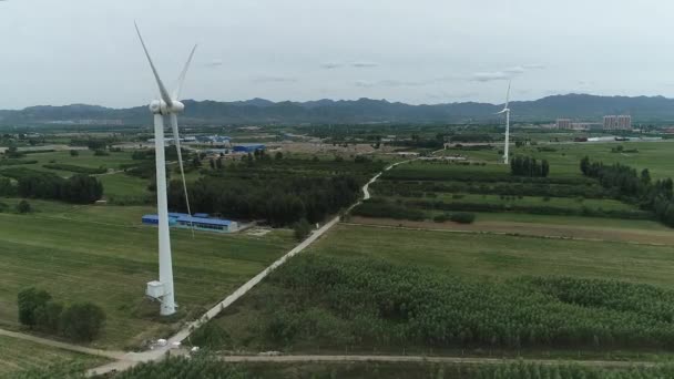 Ανάπτυξη Εναλλακτικών Πηγών Ενέργειας Στην Κίνα Πάρκο Ανεμογεννητριών Βρίσκεται Κοντά — Αρχείο Βίντεο