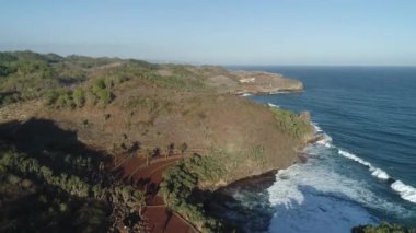 Endonezya'nın doğası. Java'nın güney sahili. Temmuz ayında yapılan çekimler. 