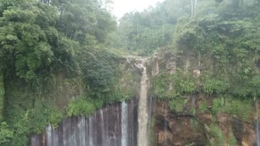 Endonezya'nın doğası. Java adası. Şelale Çoban Sewu. Şelale Tumpak Sewu.