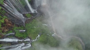 Endonezya'nın doğası. Java adası. Şelale Çoban Sewu. Şelale Tumpak Sewu.