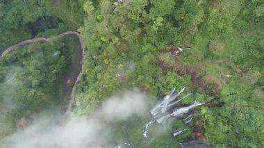 Endonezya'nın doğası. Java adası. Şelale Çoban Sewu. Şelale Tumpak Sewu.