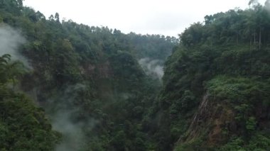 Endonezya 'nın doğası. Java adası. Şelale Coban Sewu. Şelale Tumpak Sewu. Etki zaman haritalama - hız% 200