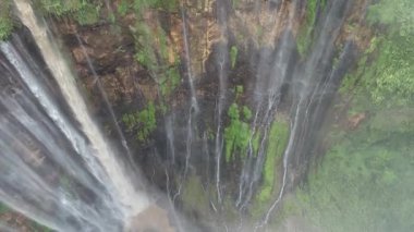 Endonezya'nın doğası. Java adası. Şelale Çoban Sewu. Şelale Tumpak Sewu.
