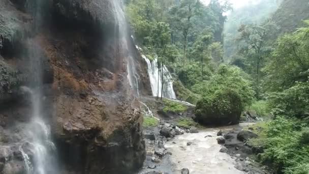 Aard Van Indonesië Het Eiland Java Waterval Coban Sewu Waterval — Stockvideo