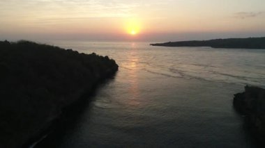 Nusa Penida Adası. Nusa Penida adasının inanılmaz manzara bir drone üzerinde çekildi.