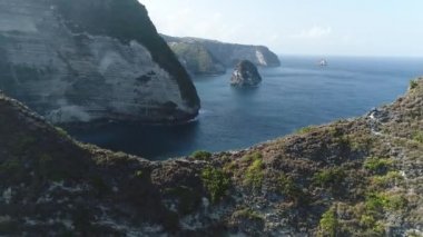 Nusa Penida Adası. Nusa Penida adasının inanılmaz manzara bir drone üzerinde çekildi. Kelingking Plajı