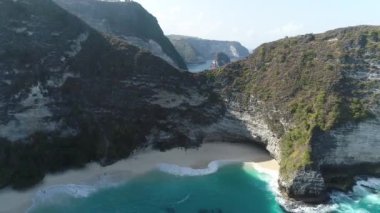 Nusa Penida Adası. Nusa Penida adasının inanılmaz manzara bir drone üzerinde çekildi. Kelingking Plajı