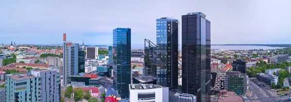 爱沙尼亚 2018年5月现代商业金融区的空中景观与高耸的摩天大楼建筑 — 图库照片