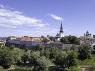 Cityscape Tallinn Estonya üzerinde havadan görünümü