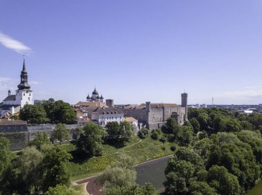Cityscape Tallinn Estonya üzerinde havadan görünümü