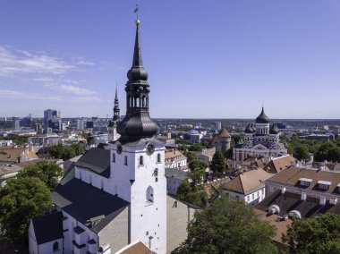 Cityscape Tallinn Estonya üzerinde havadan görünümü