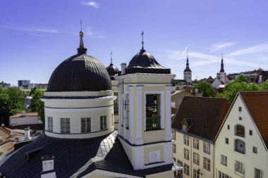 Tallinn tarihi eski şehir Cityscape üzerinde göster 