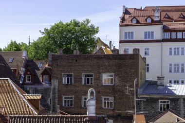 Tallinn tarihi eski şehir Cityscape üzerinde göster 