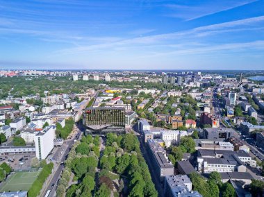 Tallinn, Estonya - 25 Mayıs 2018: Hava cityscape modern iş uzun boylu gökdelen binalar ile finansal bölgesinin
