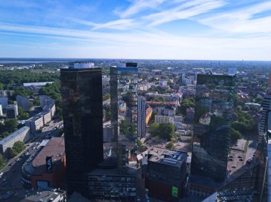 Tallinn, Estonya - 25 Mayıs 2018: Hava cityscape modern iş uzun boylu gökdelen binalar ile finansal bölgesinin