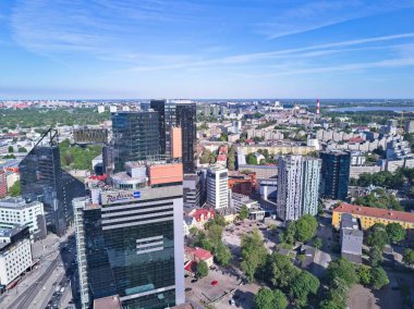 Tallinn, Estonya - 25 Mayıs 2018: Hava cityscape modern iş uzun boylu gökdelen binalar ile finansal bölgesinin